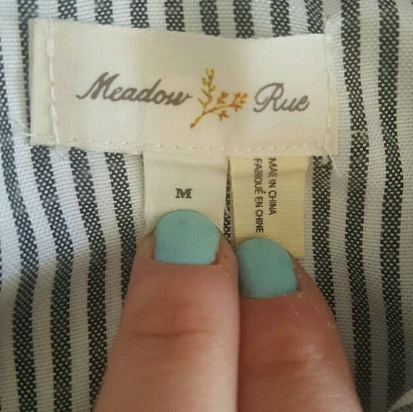 🚨CLEARANCE🚨 Sleeveless Shirt From ANTHOPOLOGY - Picture 3 of 4